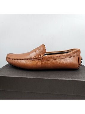 Bloomingdale’s- The Men's Store- Penny Loafer Drivers, Mahogany
Pebble tan brown